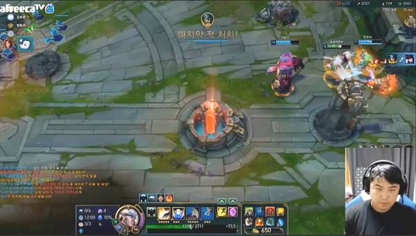 1세트 비글즈와 대결에서 팀이 전투에서 승리를 거두자 최군이 넥서스를 부수러 가고 있다.(사진=최군 유튜브 발췌).