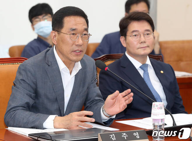 김주영 더불어민주당 의원. 2020.6.17/뉴스1 © News1 박세연 기자