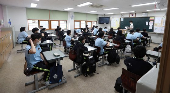 서울 노원구 중계중학교 1학년 교실에서 조회가 진행되고 있다. 뉴스1