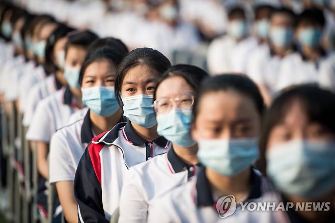 일제히 등교 시작한 중국 우한의 학생들 (우한 EPA=연합뉴스)