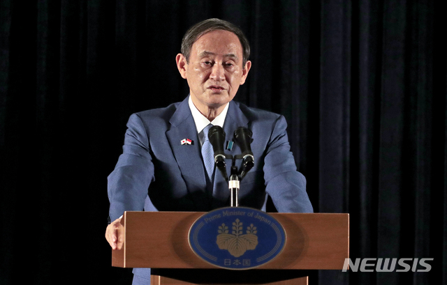 [자카르타=AP/뉴시스] 지난 21일 인도네시아 자카르타에서 스가 요시히데 일본 총리가 기자회견을 열고 발언하고 있다. 2020.10.22.