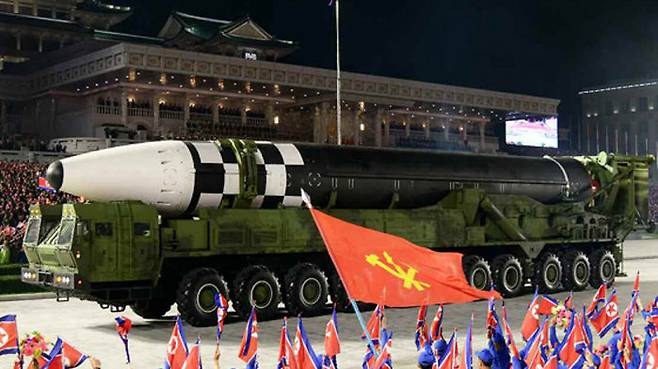 북한이 공개한 신형 대륙간탄도미사일(ICBM) (사진=노동신문 홈페이지 캡처, 연합뉴스)