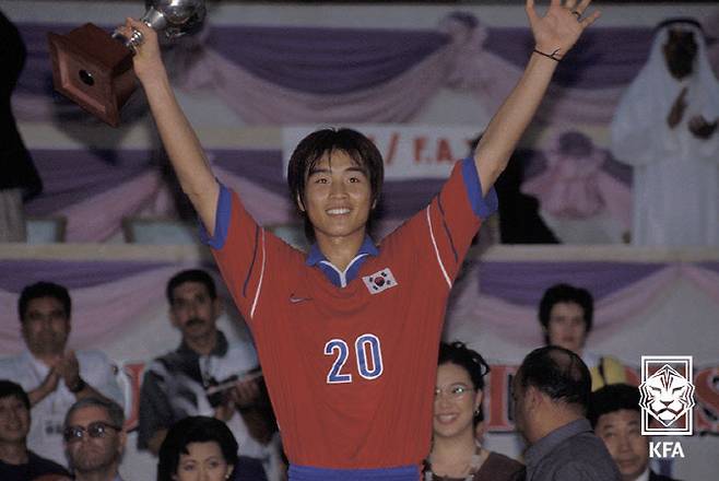 1998 아시아축구연맹(AFC) 청소년 대회에서 득점왕을 수상한 이동국. 사진=대한축구협회