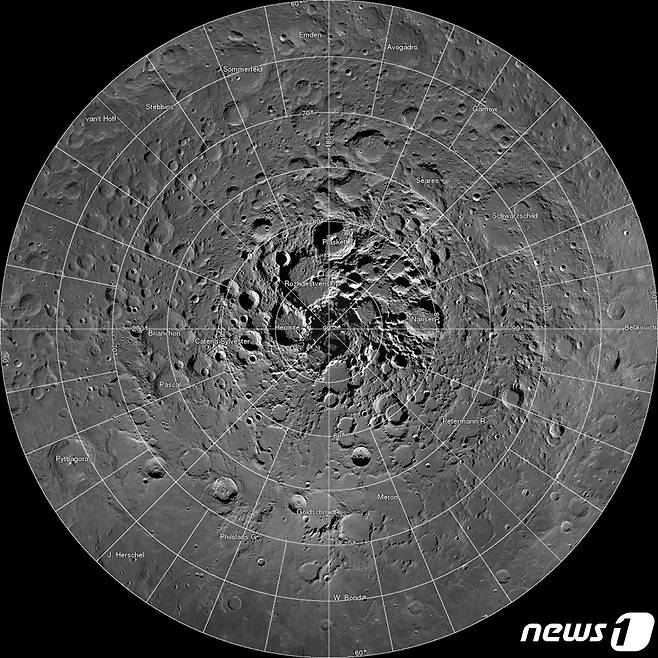 달 북극 표면 (NASA 제공) © 로이터=뉴스1