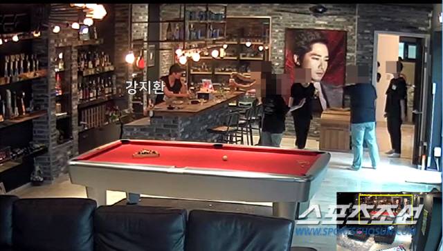 9일 오후 2시 22분 피해자 2인이 남고 배우 1인, 스타일리스트 1인과 매니저 2인이 인사를 나누고 떠나는 모습.