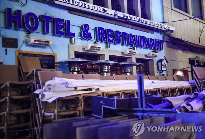 독일의 코로나19 부분폐쇄 조치 이후 쾰른의 한 호텔 레스토랑 야외 테이블 [AFP=연합뉴스]