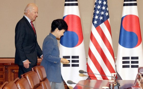 미국 바이든 전 부통령(왼쪽)과 박근혜 전 대통령. /연합뉴스