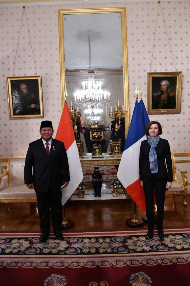 프라보워 수비안토(왼쪽) 인도네시아 국방장관이 지난달 21일 프랑스를 방문해 플로랑스 파를리 프랑스 국방장관을 만나고 있다. 프랑스 주재 인도네시아 대사관 제공