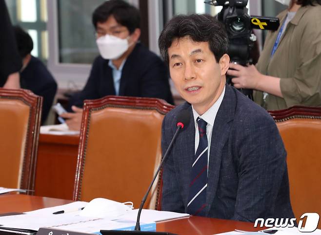 윤건영 더불어민주당 의원. 2020.6.16/뉴스1 © News1 박세연 기자