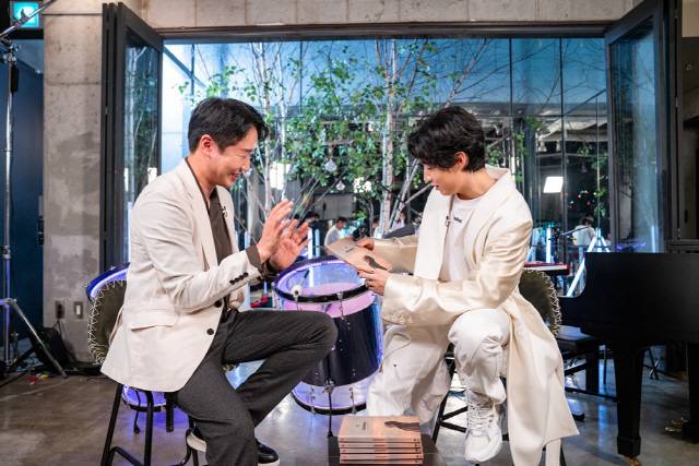 가수 헨리가 18일 새 미니앨범 ‘JOURNEY’ 발매 기념 온라인 미디어 쇼케이스에 참석했다. / 사진=몬스터엔터테인먼트그룹 제공