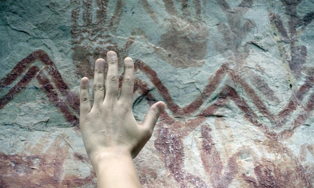 벽화에는 고대인들의 손바닥 자국도 남아 있다.