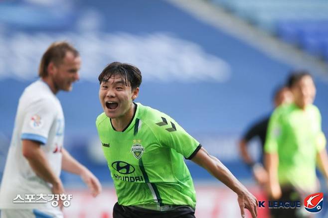 전북 현대 나성은이 지난달 25일 열린 시드니 FC와의 2020 아시아챔피언스리그 조별리그 H조 4차전에서 결승골을 넣은 뒤 환호하고 있다.      프로축구연맹 제공
