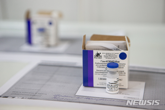 [모스크바=AP/뉴시스] 러시아 모스크바의 실험실에서 촬영한 스푸트니크 V 백신. 2020.12.4.