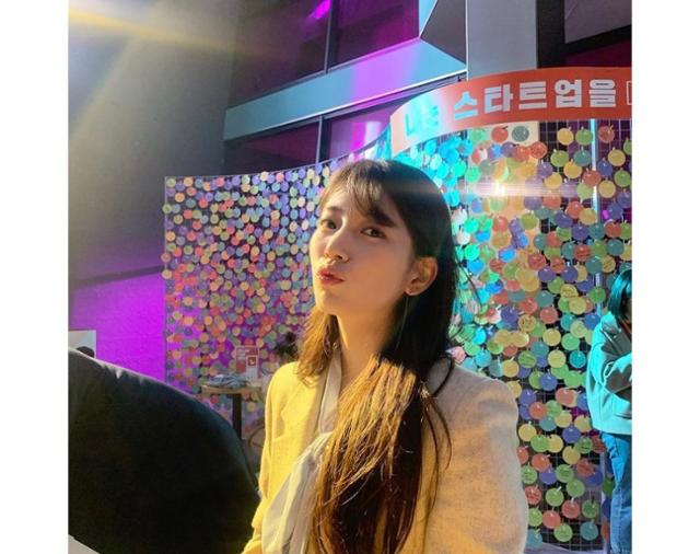 Singer and actor Bae Suzy promoted StartUp.Bae Suzy posted two photos on his SNS on the afternoon of June 6 with the words The Only One Today.In the photo, bae Suzy is a cute expression that is a little more than a look at the INcheon from KBS Drama Special StartUp.  Bae Suzy gazes at the camera with two sparkling eyes, and the atmosphere is lovely.Meanwhile, Bae Suzy plays the role of Serdalmi in tvN KBS Drama Special StartUp.  The final meeting of StartUp will air at 9:00 p.m. on this day.Bae Suzy announced the OST My Dear Love on KBS Drama Special StartUp last month.