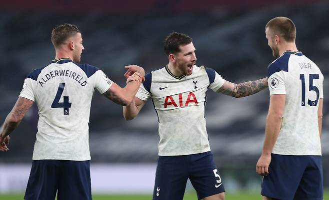 호이비에르(가운데) 캡처=토트넘 구단 SNS