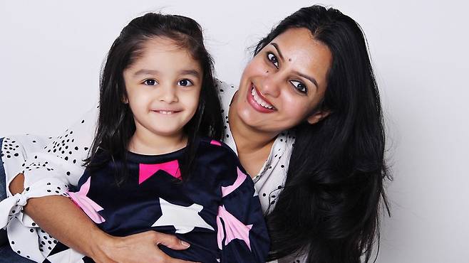 누젤라는 딸 이쉬를 위해 편리한 보육 방식을 찾아야 했다고 말했다