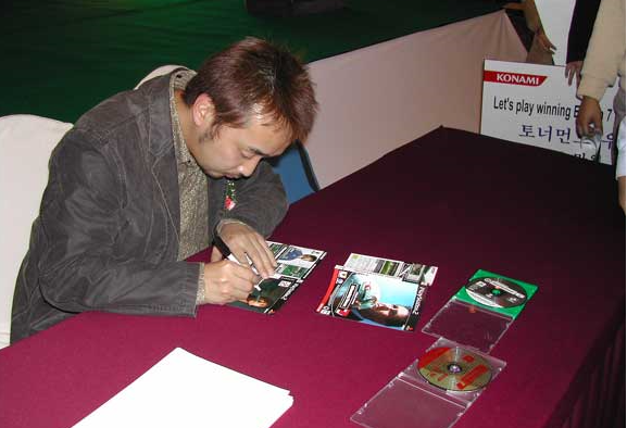 (싸인회. 만약 지금도 싸인본을 보관하고 있는 매니아들이 있다면 위닝 일레븐 진덕이라고 할만하다)