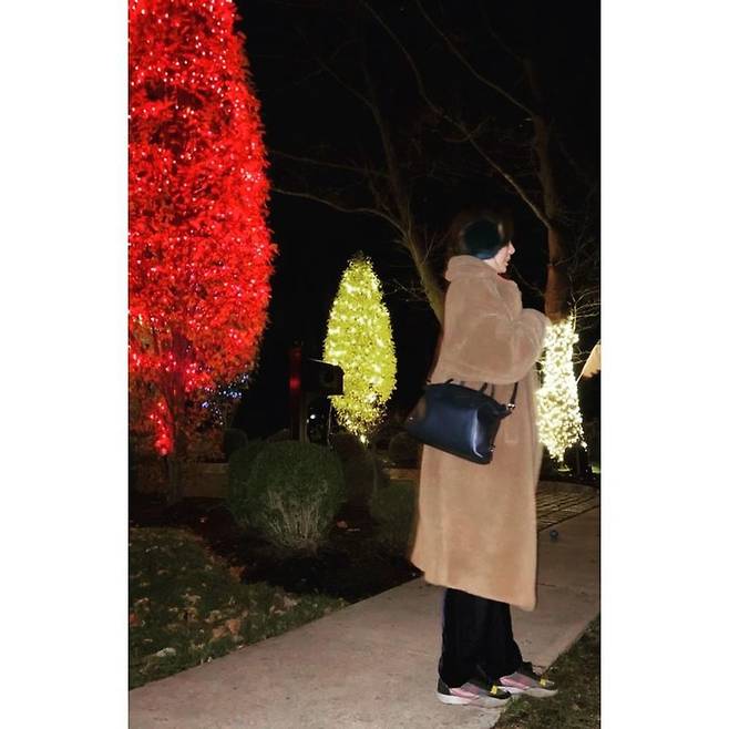 Kwon Sang-woo Son Tae-young, Park walking everyday winter is winterActor Son Tae-young has revealed his current situation.Son Tae-young posted a picture on December 7th on his personal Instagram with an article entitled # Day and Night # Park Walking # Winter is winter # Last Month # Mask is only for a while.In the open photo, Son Tae-young is taking a walk in sunglasses; during the walk, Son Tae-young is looking at the reeds in deep thought.Meanwhile, Son Tae-young married actor Kwon Sang-woo in 2008 and has a son, Luk Hee and a daughter, Riho.Yeji Lee