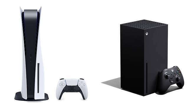 (왼쪽부터) 소니 플레이스테이션 5, 마이크로소프트 엑스박스 시리즈 X