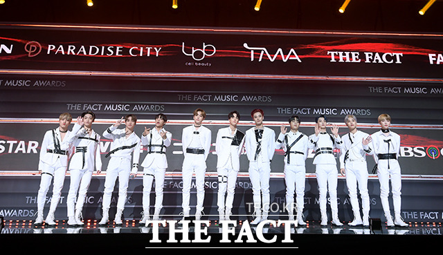 The Boyz attends 2020 Music AwardsThe 2020 Music Awards was held in a way that thoroughly complies with the anti-virus guidelines to prevent the spread of Covid19 and adds online connections to the on-tack (untact, which means non-face-to-face) for the safety of fans and The Artist.TMA includes BTS, Super Junior, New East, GOT7 (Godseven), MonsterX, Seventeen, Gang Daniel, Twice, Mamamu, (woman) kids, ITZY (yes), Stray Kids, Tomorrow By Together, ATIZ, Crabbitty, Weekly, The Bo K-pop The Artists, who are the most popular in the world, such as Yz, Aizwon, and Jesse, appeared.The red carpet at 4 pm on December 12, the awards ceremony at 6 pm, was broadcast simultaneously to 30 countries around the world through Naver V LIVE.