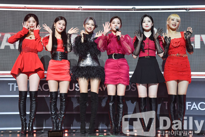 TD Photo] (G) I-DLE Black & REDThe group (G)I-DLE attended the 2020 TMA Red Carpet event.BTS, Super Junior, New East, GOT7 (God Seven), Monster X, Seventeen, Gang Daniel, Twice, Mamamu, (G)I-DLE, ITZY (You Know), Stray Kids, Tomorrow By Together, ATIZ, Many artists who have shone K-pop, including Cravity, Weekly, The Boys, Eyes One, Jesse, ENHYPEN (Enhyphene), will appear.