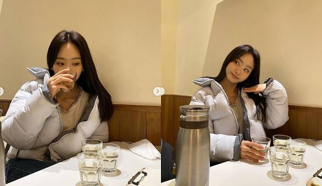  Actor Won Jin-A gathered Snowy Road to reveal Goddesss daily routine of backsaling.Won Jin-A posted a photo on Instagram on The 12th with the caption Taster.Won Jin-A in the photo poses at a restaurant.  Dressed casually in short-faded jeans, Won Jin-A looks full of sweetness as he sips along the water, while another photo captures Snowy Road with a cute, playful pose.Meanwhile, Won Jin-A meets anbang fans through the JTBC drama Senior That Lipstick Do Not Apply.