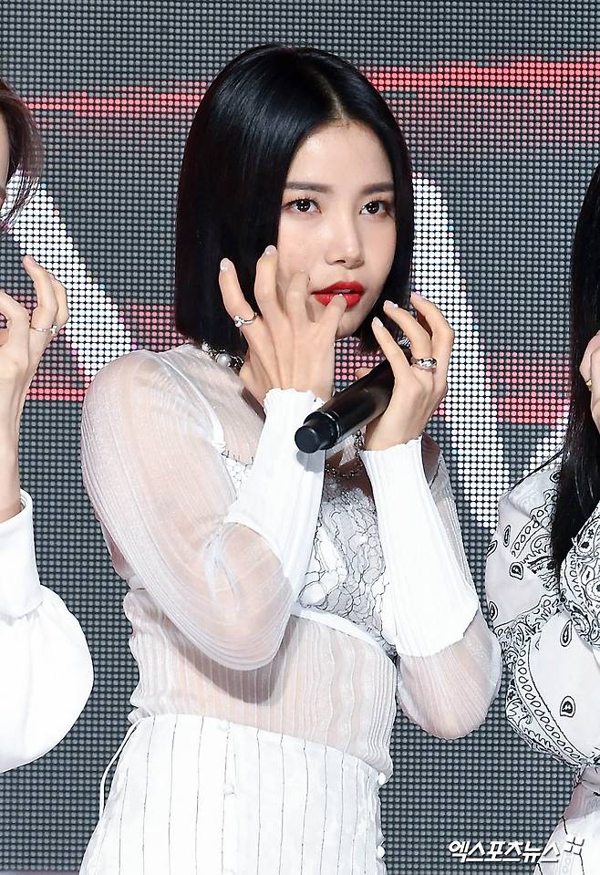 MAMAMOO Sola Cold forgotten See through fashionMAMAMOO Sola, a group that attended the 2020 The Fact Music Awards (THE FACT MUSIC AWARDS), which was conducted on-tact on the afternoon of the 12th, has photo time.Photo: The Fact Music Awards offered