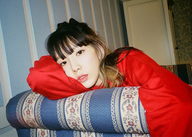 Girls Generation Taeyeon wrote and composed the new Mini album to the moon.Taeyeons fourth Mini album, What Do I Call You ,will be released on various music sites on December 15 at 6:00 p.m., and the album will be released on the same day.The new song To the moon features Taeyeons sleuth, which seems to take a soft and concise beat and tuk-tuk in a chic way, and the lyrics express his desire to leave the moon floating high in the sky, hushing emotions as he sinks to the floor.In particular, the song was written and composed by Taeyeon him, and the producing team Devine Channel and R&B new artist SOLE (Shoot) also worked together to add charm.Previously, Taeyeon was involved in the lyrics of the title song I (child) of his first solo album, and the album will be included in both writing and composing songs, so To the moon will gain even more attention from fans.In addition, today (13th) at 12:00 p.m., highlight clips of To the moon will be released on the YouTube Girls Generation Channel, NaverTV and V LIVE SMTOWN channels.