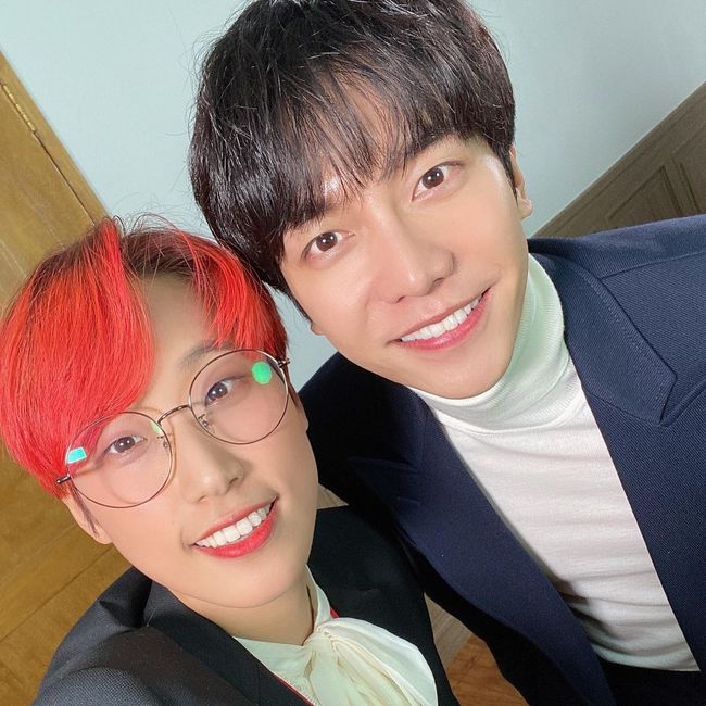 Moonlighting Jaejae, Lee Sun-hee make up  Lee Seung-gi-gi-gi comeback good restaurant.Broadcaster Jaejae met Lee Seung-gi-gi-gi.On the afternoon of the 14th, Jaejae told his personal SNS, My Lee Sun-hee, who did not know anyone.I looked around many songs of Mr. Seung-ki, but it is deleted that he is humming in the end. He posted two self-portraits with Lee Seung-gi-gi-gi.Jaejae then encouraged the shooter of Moonlighting by adding, # Civilization Express # Combag Restaurant # Lee Seung-gi-gi Gi # Lee Sun Hee.In the photo, Jaejae is head to head with Lee Seung-gi-gi-gi on the set of Civilization Moonlighting.Jaejae, Lee Seung-gi-gi-gi, gave fans a healing show with a smile that made them feel better just by posing or watching V.On the other hand, Jaejae is now loved by his extraordinary talent in the web entertainment Moonlighting.jaejae SNS