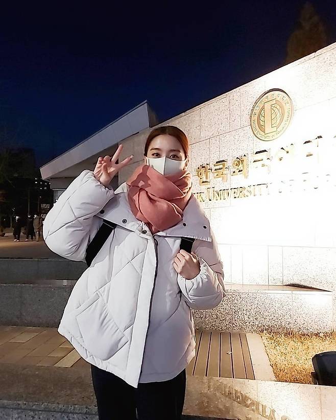 [SNScut]Hyelim Fourth Winter in Exterior Algebra 17th Class Celebratory Photo[SNScut]Wyeolim, a former Wonder Girls, unveiled her college career.On December 15, Wu Hyelim released a picture with his article The fourth winter in Exterior Algebra through his instagram.Wu Hyelim is a 17th grade student at the Department of Interpretation and Translation Communication at the University of Foreign Studies.Bae Hyo-ju on the news