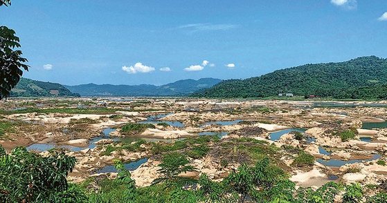지난해 8월 메콩강 유역인 태국 동북부에 가뭄이 들었다. 중국이 상류에 세운 댐으로 영향을 받았다는 주장이 제기됐다. [로이터=연합뉴스]