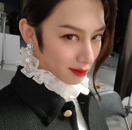 Kim Hee-chul, Hee-mi comeback shocking Beautiful looks revealed...Inspirational eyes [SHOT!]Kim Hee-chul posted a short amount of video on his SNS on the 16th.In the posted video, Kim Hee-chul made a brilliant makeup with alluring eyes, and Kim Hee-chuls Beautiful looks, which completely digested colorful Earrings, catches his eye.Kim Hee-chul has received much attention as a Beautiful looks more beautiful than a woman, and has been praised for her attractive Beautiful looks over time.Kim joined KBS 2TV Problem Son of Rooftop Room MC on behalf of Jung Hyung-don, who is appearing in many entertainment programs including Knowing Brother as well as Okmun Son./