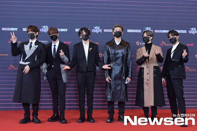 The photo-month event of the 2020 KBS Music Festival was held on the afternoon of December 18 at The KBS Hall in Yeouedo, Seoul Yeongdeonpo-ku, in the aftermath of Corona 19.BTS attended the day.Photo courtesy of KBS