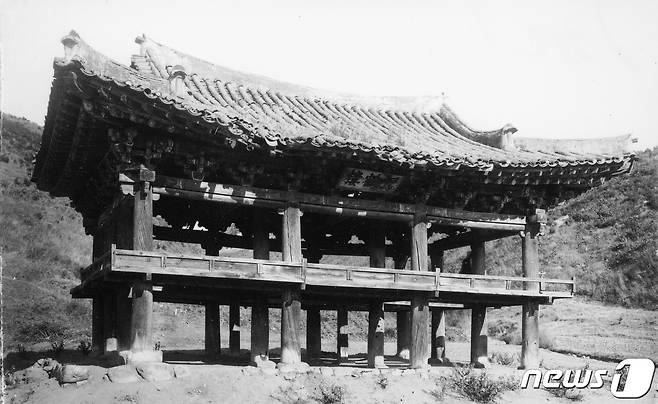 일제강점기 때 가학루(駕鶴樓) 전경. 가학루는 연변 객사의 부속건물로 지어졌다. (국립중앙박물관 제공) 2020.12.19.© 뉴스1