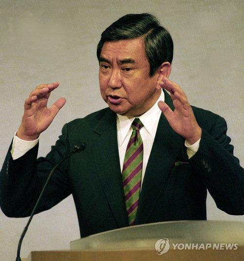 1993년 8월 4일 일본 총리관저에서 위안부 문제에 관한 조사 결과를 발표하는 고노 요헤이(河野洋平) 당시 관방장관. [교도=연합뉴스 자료사진]