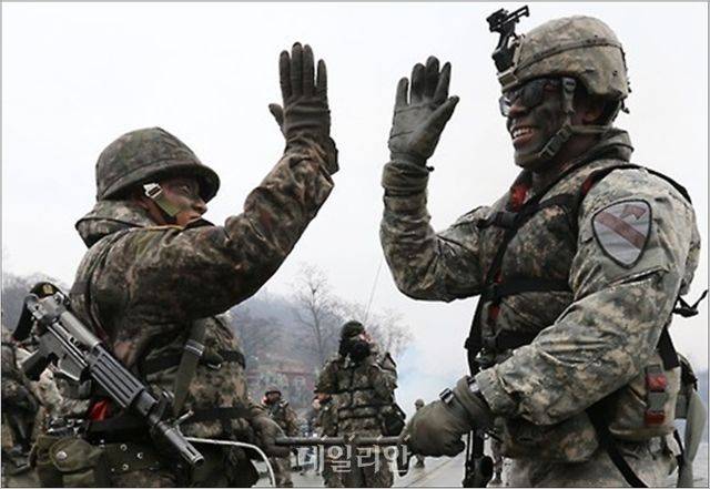 주한미군사령부가 파견한 제1공수특전단과 제75레인저연대가 한국 특수전사령부와 연합훈련을 하고 있는 모습(자료사진) ⓒ연합뉴스