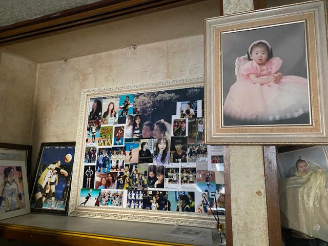 지난 6일 경북 포항의 고 고유민 선수의 고향집의 방 한켠에 있는 그의 사진을 모아놓은 방. 어머니 권씨는 이 방을 '유민이 사진방'이라고 불렀다. 우태경 기자