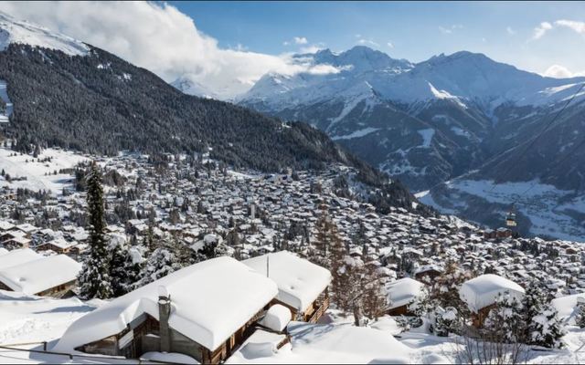 [서울=뉴시스]스위스의 인기 스키 휴양지 베르비에. 베르비에를 찾은 영국 관광객 400여명이 격리 명령을 어기고 격리 장소를 탈출, 자취를 감춰 스위스 국민들이 분노하고 있다. <사진 출처 : 英 텔레그래프> 2020.12.28