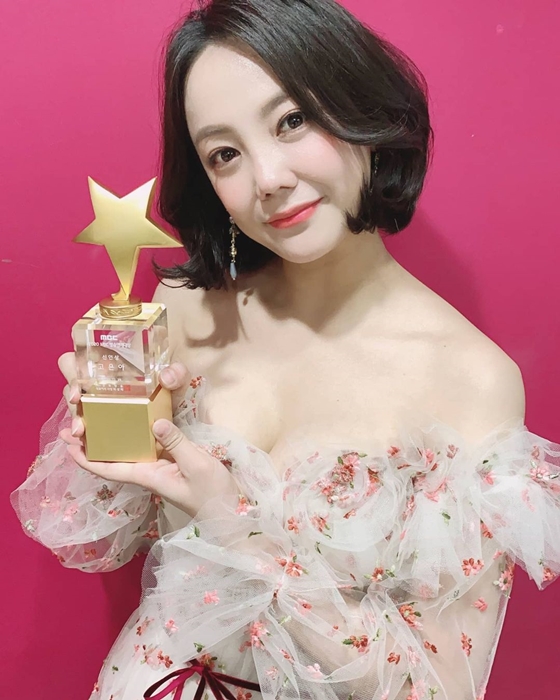 Actor Go Eun-ah certified the 2020 MBC Broadcasting Entertainment Grand Prize Women Rookie Award Awards and thanked viewers for their love.Go Eun-ah received a MBC Entertainment Awards girl Rookie Award on her instagram on the morning of the 30th.I was so surprised, I couldnt even wait to hear the awards. Really. Hing Bang-ji, thank you so much.Ill give you my interest and love. Im so happy. Love. So much. MBC Entertainment Awardss. Rookie awards. Go Eun-ah.I posted a picture and a picture.The photo showed Go Eun-ah, who won the Womens Rookie Award at the 2020 MBC Broadcasting Entertainment Awards ceremony held on the 29th.Go Eun-ah certified the Awards with a trophy and a smile.Fans who heard the news of Go Eun-ahs MBC Broadcasting Entertainment Grand Prizes showed various reactions such as Congratulations, Goddess Beauty and Go Eun-ahs second day.On the other hand, Go Eun-ah has appeared on MBC Power of omniscient Interference this year and has collected topics by revealing the daily life of people.