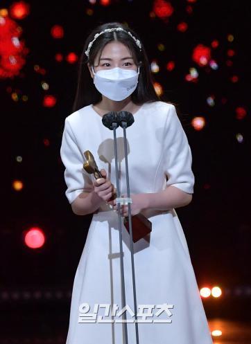 Lee Yeon-yeon held 2020 KBS Acting Grand Prize at Seoul Yeuido KBS on the night of 31stI attended.Photo: KBS Provides 2020.12.31