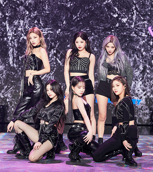 Group (girls) Soo-jin - Soyeon, IZ*ONE Cho Yuri - Kim Min-joo, ITZY Ryujin - Yezi is performing at 2020 MBC Song Festival: THE MOMENTT which was held online on the afternoon of the 31st.