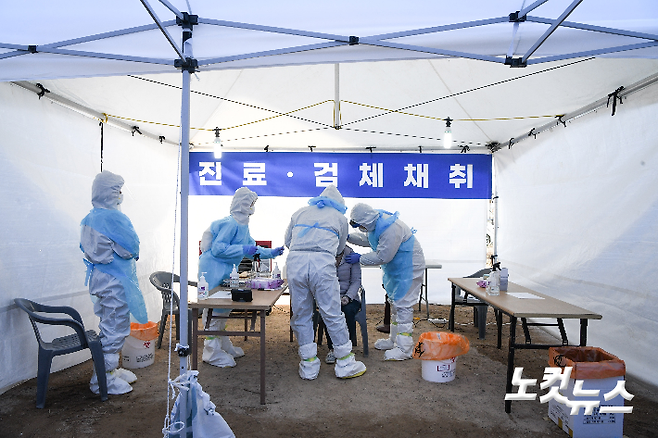 부산시는 관내 주요 산단을 돌며 '찾아가는 이동식 선별검사소'를 운영해 무증상 감염 고리 총력 차단에 나선다.