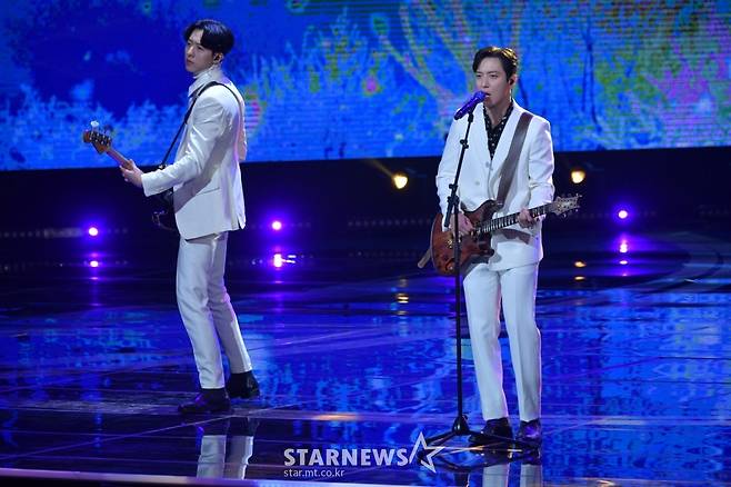 Group CNBLUE is holding its opening stage at the 2020 KBS Acting Awards ceremony held at KBS in Yeouido, Seoul on the afternoon of the 31st. / Provision of photos = KBS