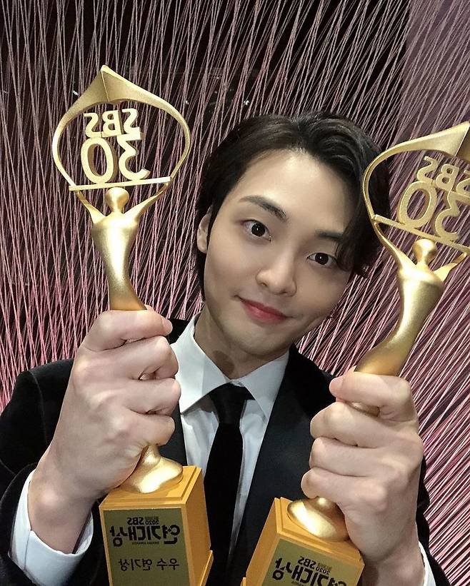 I was comforted by the Brahms.Actor Kim Min-jae gave a testimony to the SBS Acting Grand Prize.Kim Min-jae left a photo of the 2020 SBS Acting Grand Prize trophy on his instagram on January 1.Kim Min-jae said: Do you like Brahms?I was really warm and happy and I was comforted a lot. I am grateful for making the last day of 2020 happy and making moments to express Thank You. Team Brahms actor, Staff, crew, once again I sincerely thank you.And our fans who made the drama together thank you. He added: Happy New Year and always be healthy and happy!Meanwhile, Kim Min-jae won the Excellence and Best Couple Award at the 2020 SBS Acting Grand Prize held on December 31st.