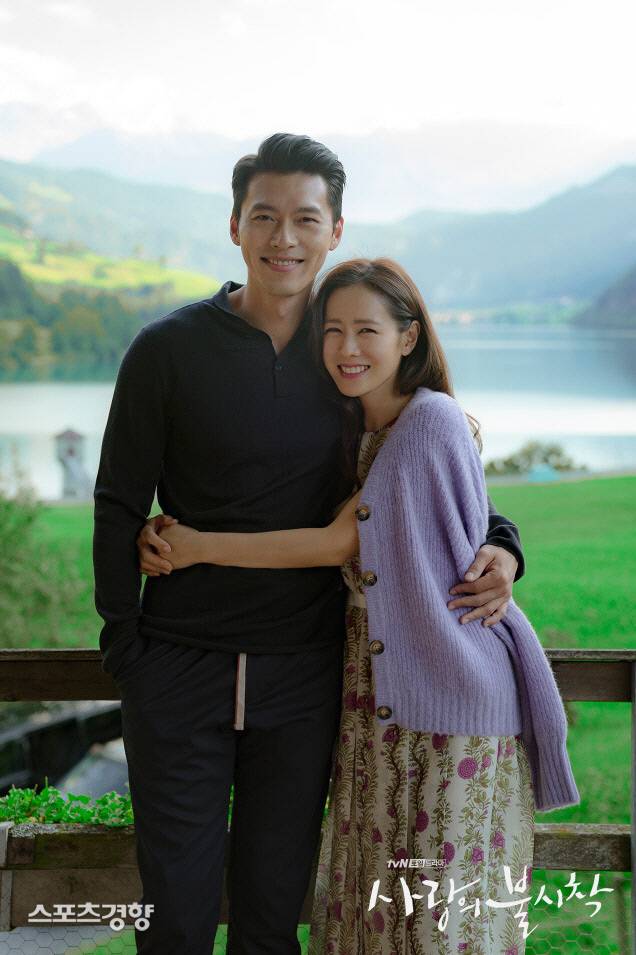 다수 일본 언론들은 ‘사랑의 불시착’ 현빈, 손예진의 교제 소식을 비중있게 보도했다. 현지 팬들은 ‘드라마가 완성됐다’며 두 사람의 교제를 응원했다. 사진 tvN