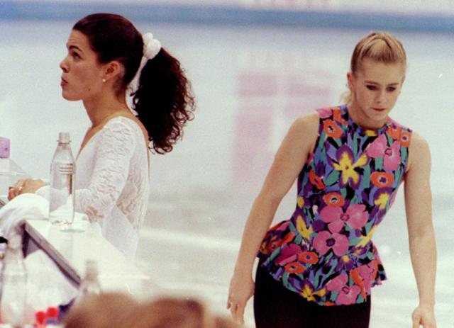 테러 부상에서 회복돼 94 릴레함메르 올림픽에 출전한 낸시 캐리건(왼쪽)과 토냐 하딩의 연습 장면. 로이터 연합뉴스.