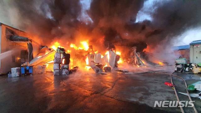 고양시 일산동구 설문동 가구공장 화재 현장.