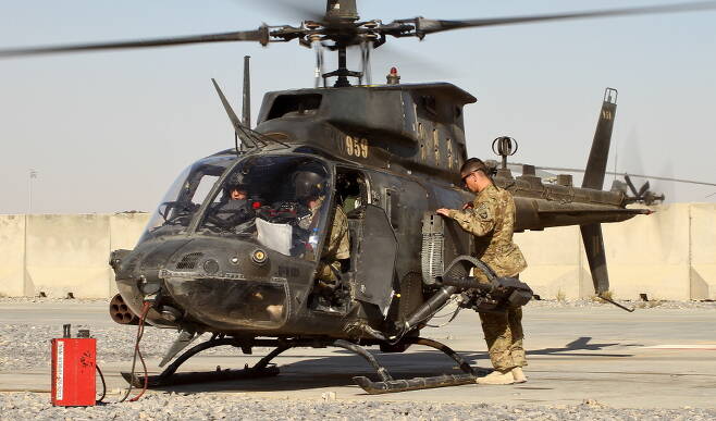 전장에서 감초와 같은 역할을 했던 OH-58D 카이오와 워리어 정찰헬기는 대체기 없이 지난 2014년부터 점차적으로 퇴역한다. 사진=미 육군