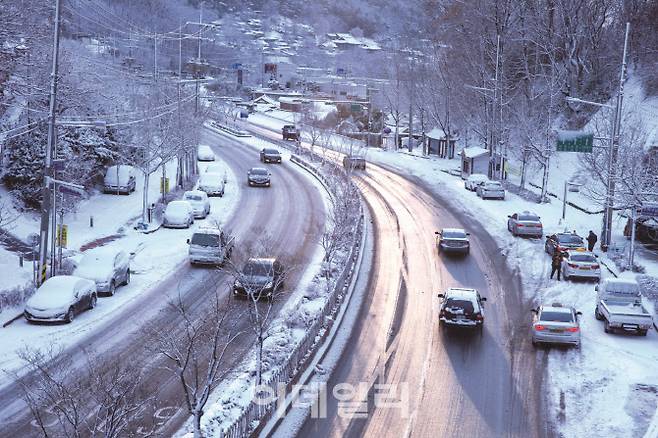 겨울철(1~2월) 눈이 내린 뒤 도로 상황 (사진= 도로교통공단)