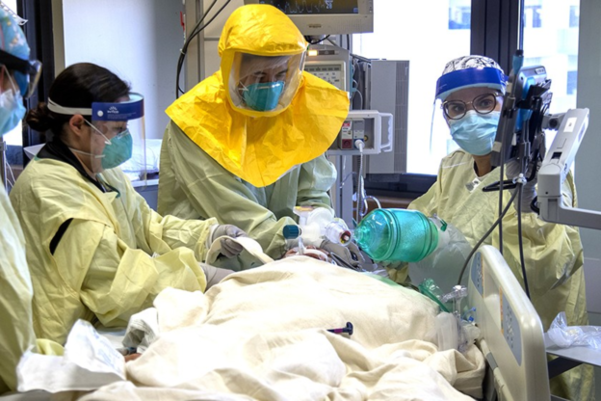 미국 로스앤젤레스(LA)의 한 병원에서 코로나19 환자를 치료하는 모습. /트위터 캡처
